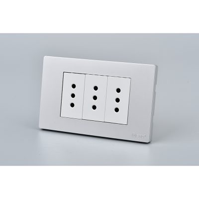 TOMACORRIENTE TRIPLE MET 10A P+B 10PC